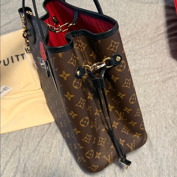 Louis Vuitton Monogram World Tour NeverFull MM - Picture 14 of 17